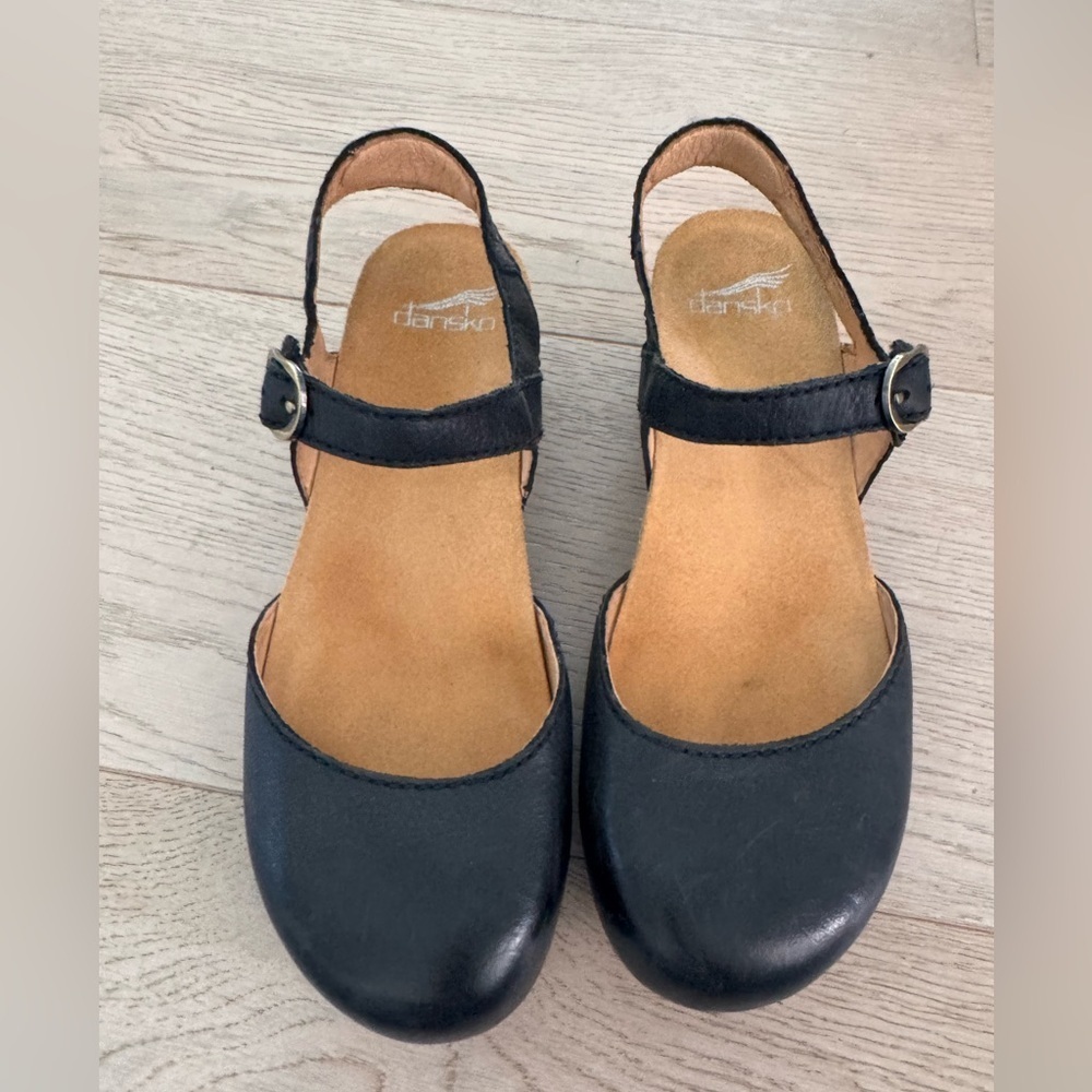 Dansko Women's Tiffani closed-toe wedge sandals size 37